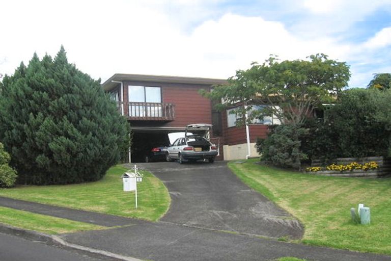 Photo of property in 6 Kingussie Place, Highland Park, Auckland, 2010