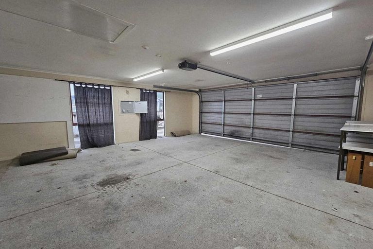 Photo of property in 37 Mcewen Crescent, Riverstone Terraces, Upper Hutt, 5018