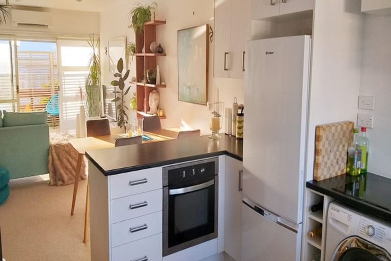 Photo of property in 3/201 Derwent Street, Island Bay, Wellington, 6023