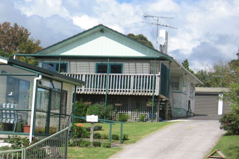 Photo of property in 54 Beaubank Road, Kelston, Auckland, 0602