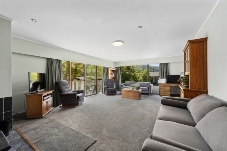Photo of property in 24 Brightwater Crescent, Totara Park, Upper Hutt, 5018