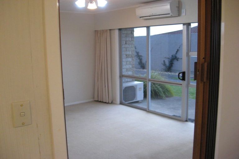 Photo of property in 26 Manu Crescent, Upper Vogeltown, New Plymouth, 4310