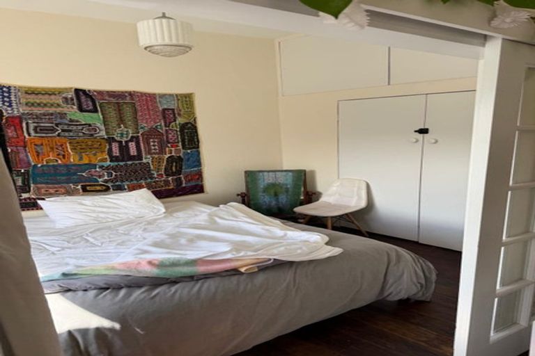 Photo of property in 68 Oriental Parade, Oriental Bay, Wellington, 6011
