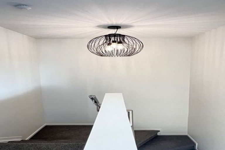 Photo of property in 4 Medina Place, Half Moon Bay, Auckland, 2012