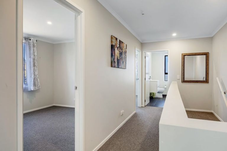 Photo of property in 7 Discovery Place, Marfell, New Plymouth, 4310