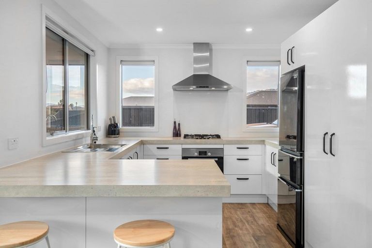 Photo of property in 72 Stratford Drive, Mount Pisa, Cromwell, 9383