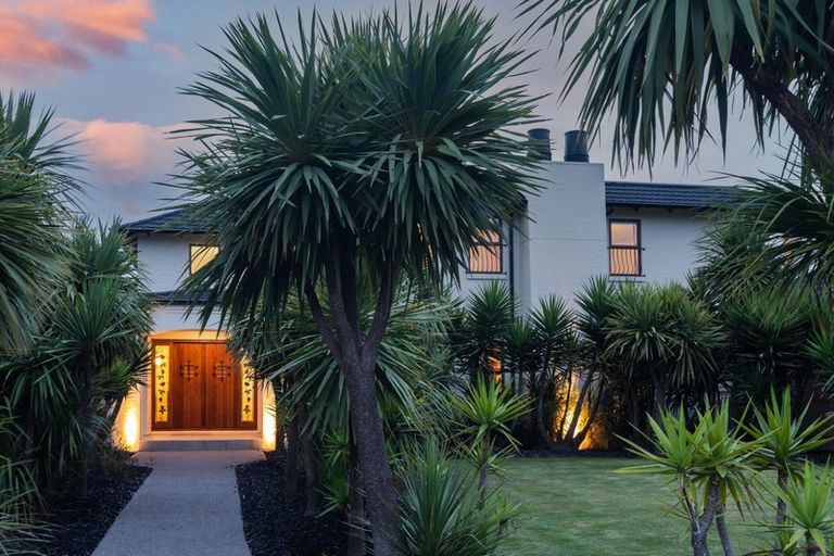 Photo of property in 12 Taunton Green, Papanui, Christchurch, 8052