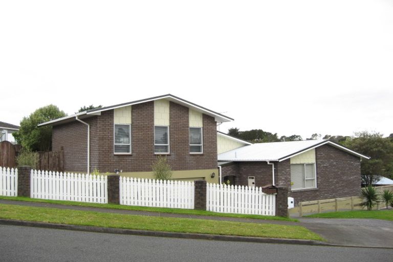 Photo of property in 4 Te Ngaere Place, Merrilands, New Plymouth, 4312