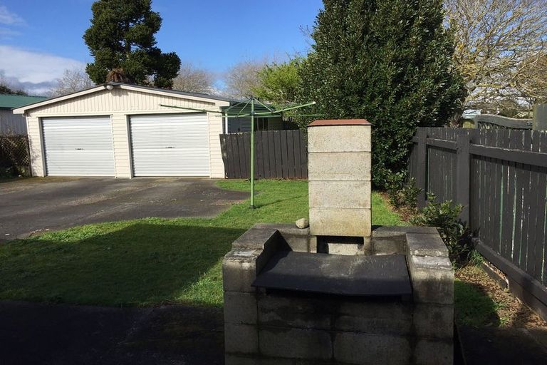 Photo of property in 45 Selwyn Crescent, College Estate, Whanganui, 4500