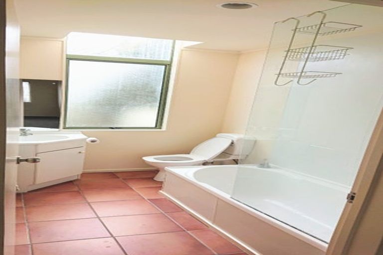 Photo of property in 2/12 Grenadine Place, Unsworth Heights, Auckland, 0632