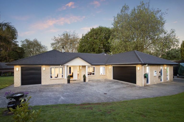 Photo of property in 24 Glencairn Place, Buckland, Pukekohe, 2677