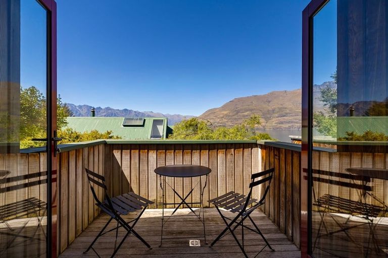 Photo of property in 22b Evergreen Place, Sunshine Bay, Queenstown, 9300