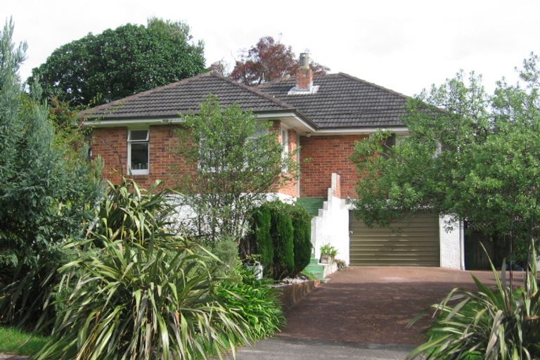 Photo of property in 1/19 Derwent Crescent, Titirangi, Auckland, 0604