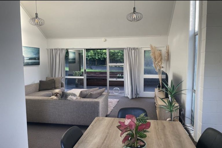 Photo of property in 2/41 Ravenwood Drive, Forrest Hill, Auckland, 0620