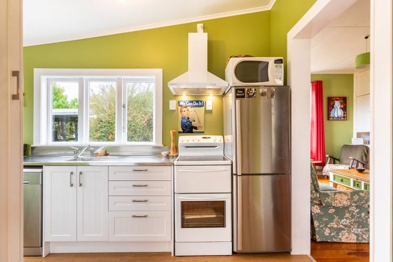 Photo of property in 3 Atkinson Street, Woodville, 4920