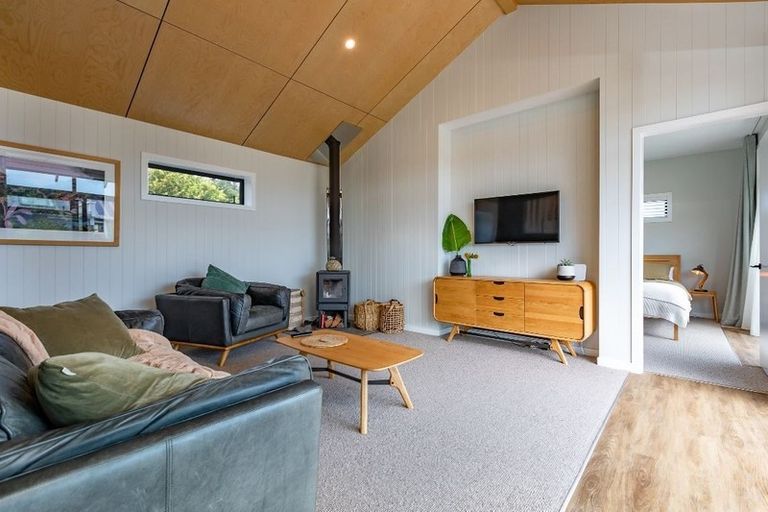 Photo of property in 33 Rauparaha Street, Waikanae Beach, Waikanae, 5036