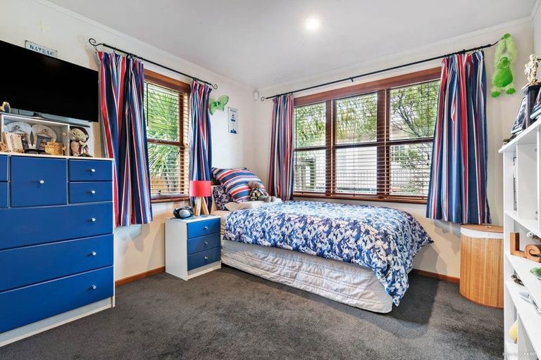 Photo of property in 1/9 Merton Avenue, Glenfield, Auckland, 0627