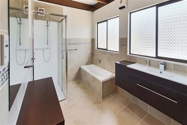 Photo of property in 11 Da Vinci Place, West Harbour, Auckland, 0618