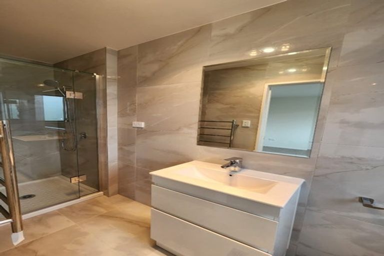 Photo of property in 33b Crestview Rise, Papakura, 2110