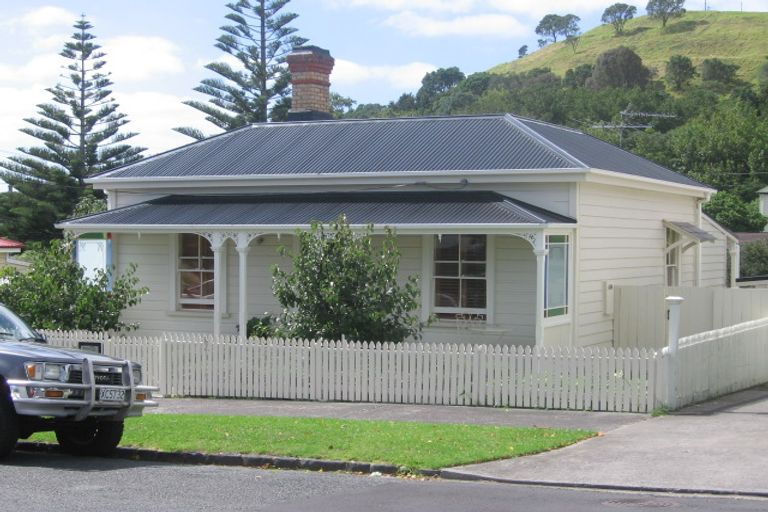 Photo of property in 10 Owens Road, Devonport, Auckland, 0624