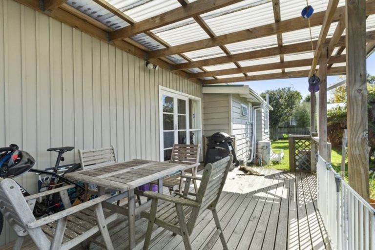 Photo of property in 1 Wairau Avenue, Avondale, Auckland, 1026
