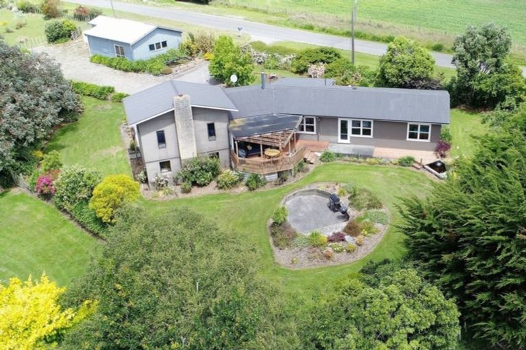 Photo of property in 374 Mangaone Road, Halcombe, Feilding, 4779