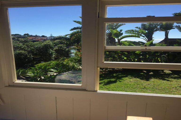 Photo of property in 27 Bournemouth Terrace, Murrays Bay, Auckland, 0630