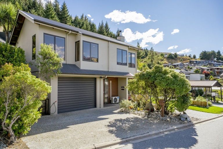 Photo of property in 13 Goldleaf Hill, Queenstown, 9300