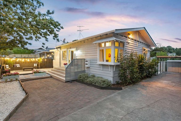 Photo of property in 117 Beach Haven Road, Beach Haven, Auckland, 0626