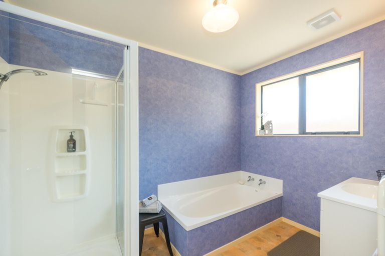Photo of property in 84 Parnell Heights, Kelvin Grove, Palmerston North, 4414