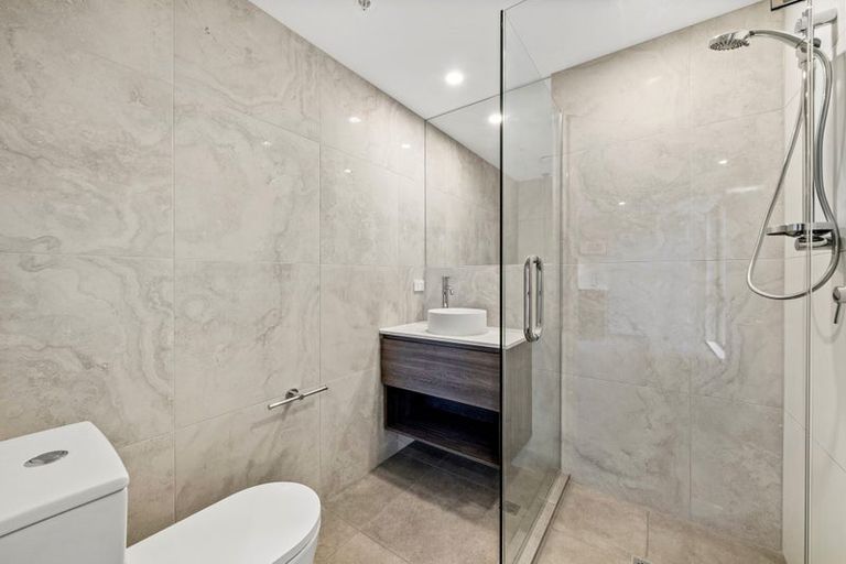 Photo of property in Proximity Apartment Hotel, 906/172 Thorndon Quay, Pipitea, Wellington, 6011