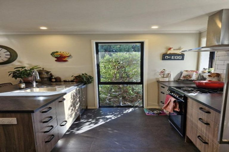 Photo of property in 24 Smith Street, Lepperton, New Plymouth, 4373