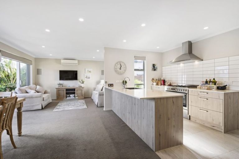 Photo of property in 12 Arbors Track, Silverdale, 0932