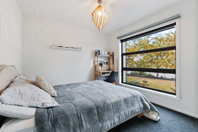 Photo of property in 77 Stratford Drive, Mount Pisa, Cromwell, 9383