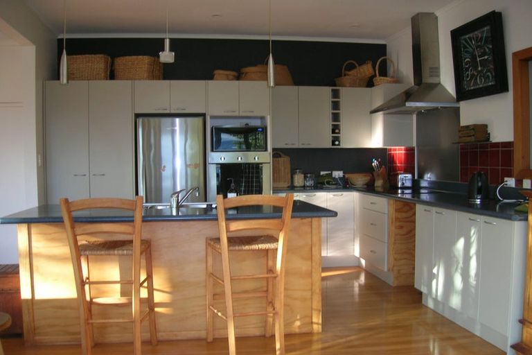 Photo of property in 5 Kaitawa Road, York Bay, Lower Hutt, 5013