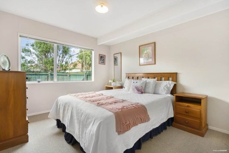 Photo of property in 1/46 Aviemore Drive, Highland Park, Auckland, 2010