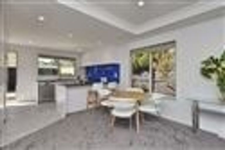 Photo of property in 2/23 Wakelin Place, Redwood, Christchurch, 8051