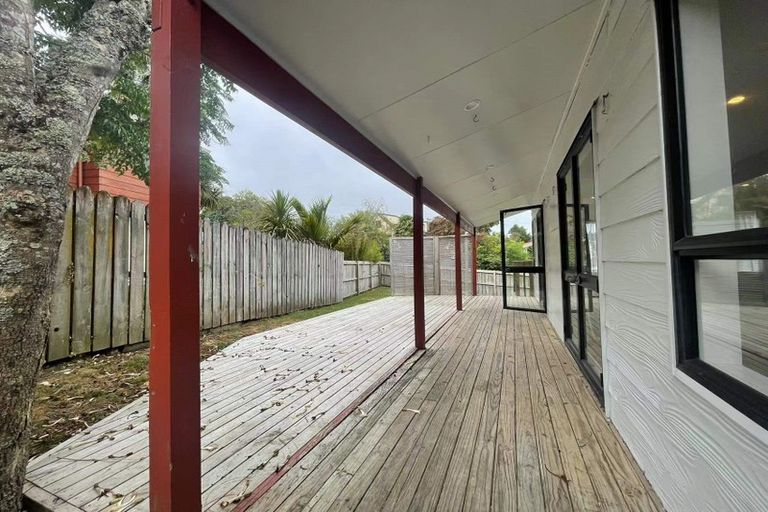 Photo of property in 6 Thalia Place, Totara Vale, Auckland, 0629