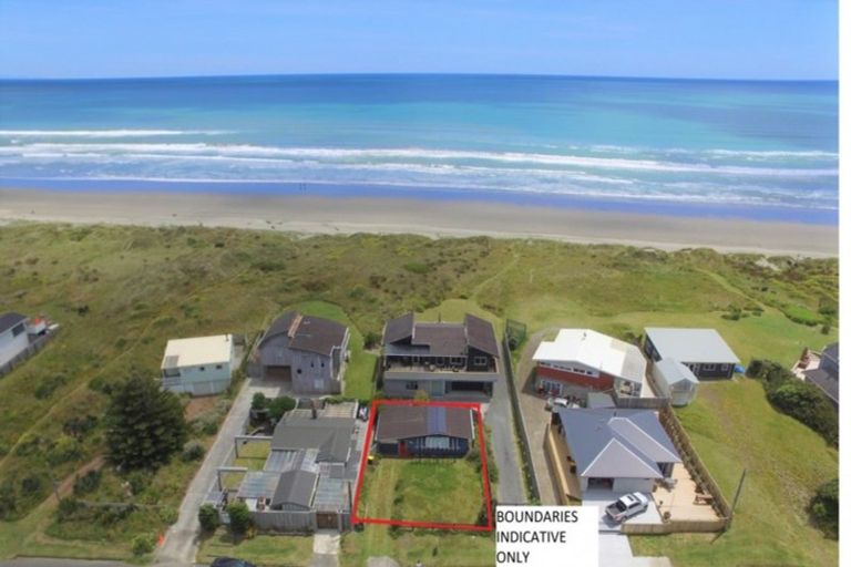 Photo of property in 20 Marine Parade South, Foxton Beach, Foxton, 4815