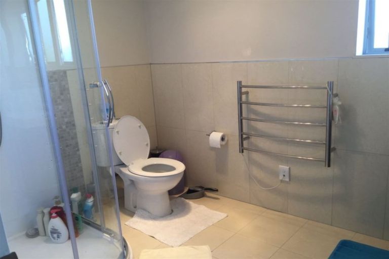 Photo of property in 10 Archibald Road, Kelston, Auckland, 0602