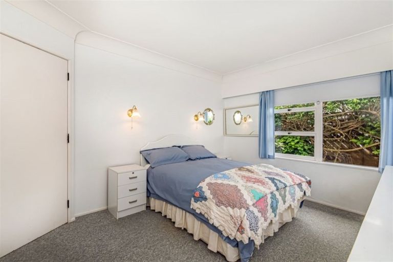 Photo of property in 9 Catalina Crescent, Forrest Hill, Auckland, 0620