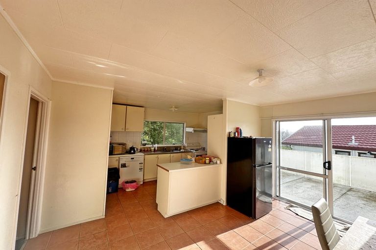 Photo of property in 30 Sungrove Rise, Sunnyvale, Auckland, 0612