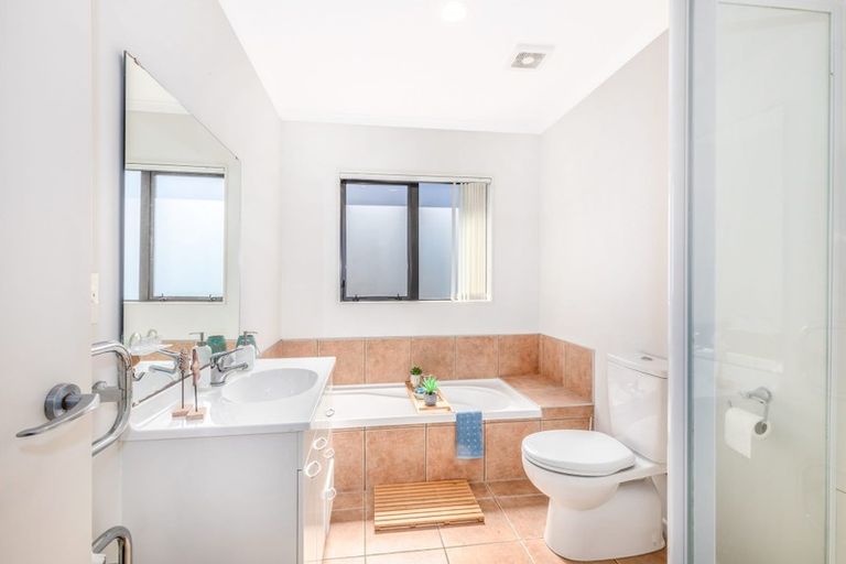 Photo of property in 16 Endeavour Drive, Whitby, Porirua, 5024