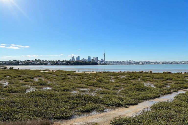 Photo of property in 2/14 Taharoto Road, Takapuna, Auckland, 0622