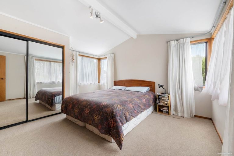 Photo of property in 15 Banksia Place, Goodwood Heights, Auckland, 2105