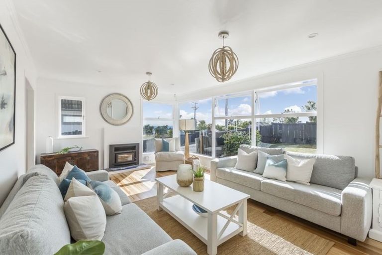 Photo of property in 1/35 Arran Road, Browns Bay, Auckland, 0630