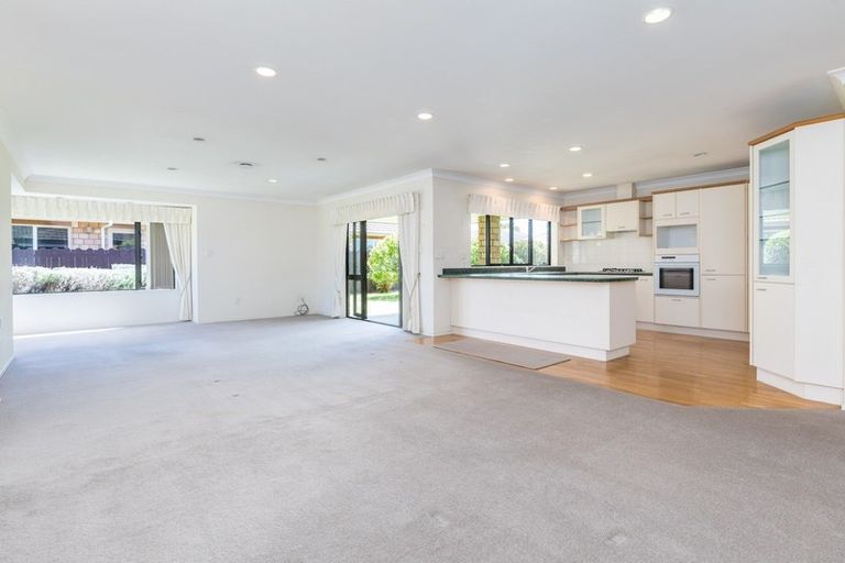 Photo of property in 64 Longford Park Drive, Takanini, 2112