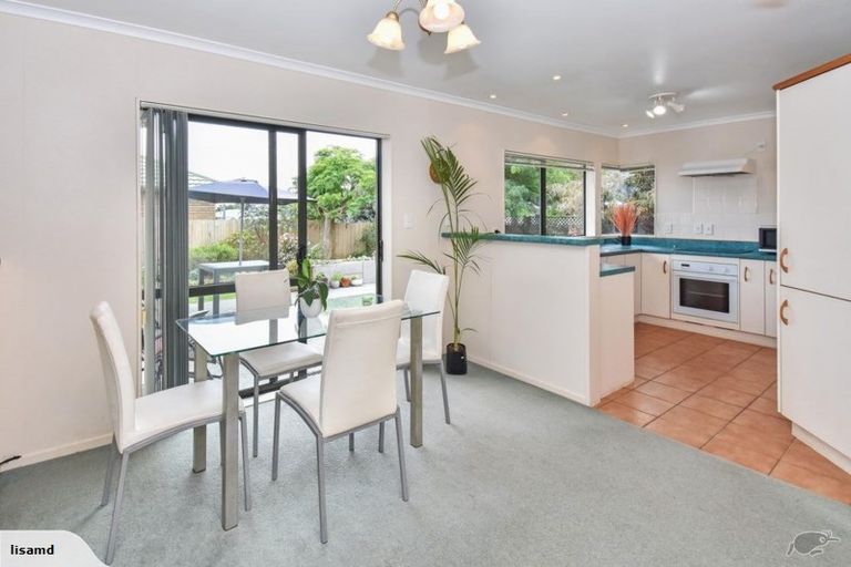 Photo of property in 14 Woodcroft Way, Pukekohe, 2120
