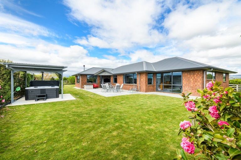 Photo of property in 31 Briarwood Road, Kelvin Grove, Palmerston North, 4470