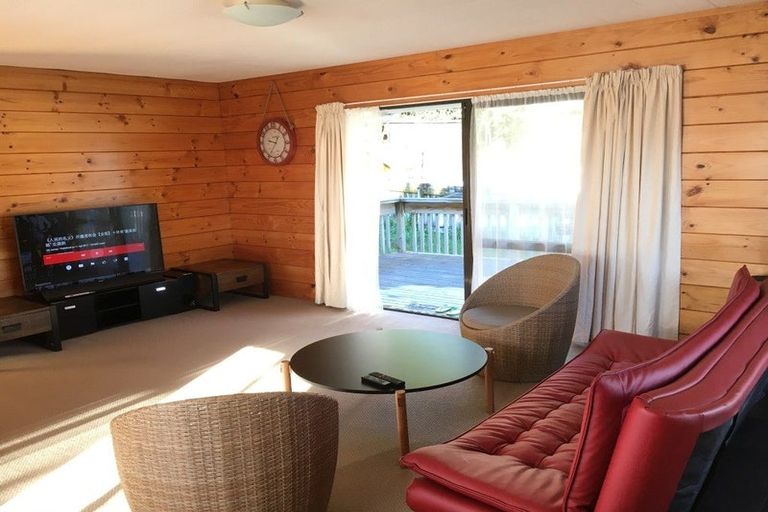 Photo of property in 2/8 Camilla Grove, Totara Vale, Auckland, 0629